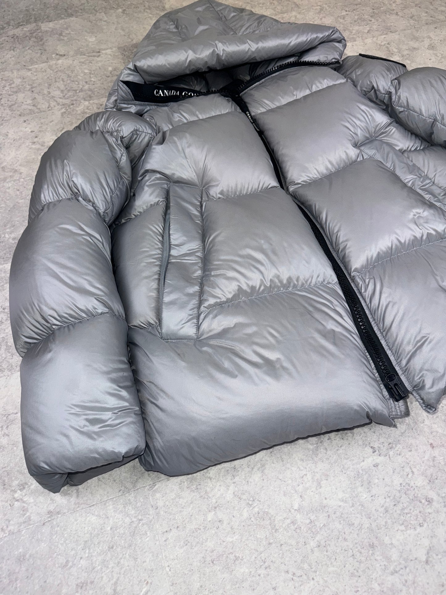 CANADA GOOSE BLACK BADGE CROFTON PUFFER ‘SILVER’ LARGE